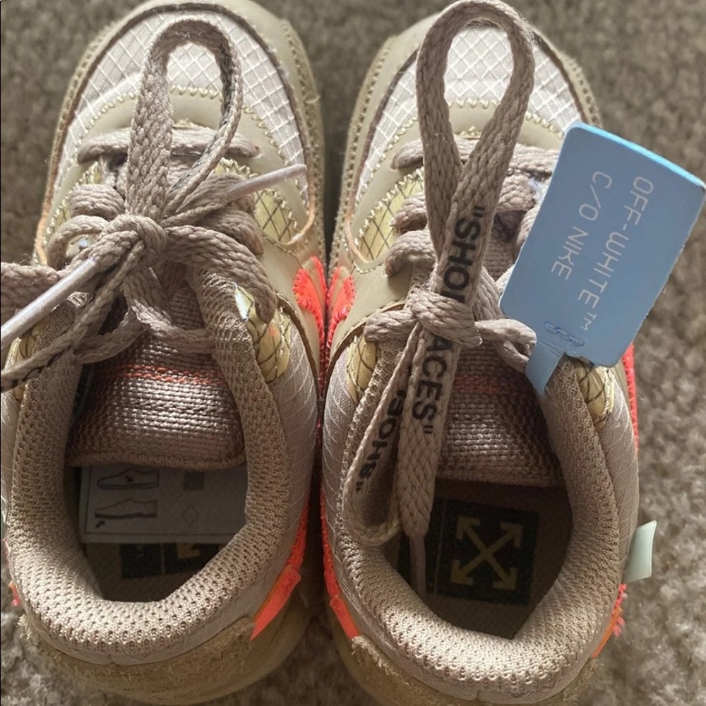 OFF-WHITE